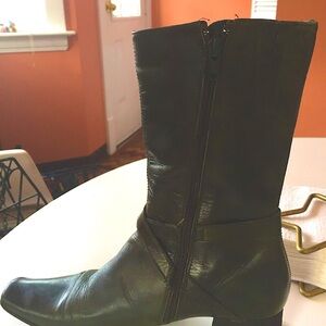 NEW LISTING Vintage Green Leather boots